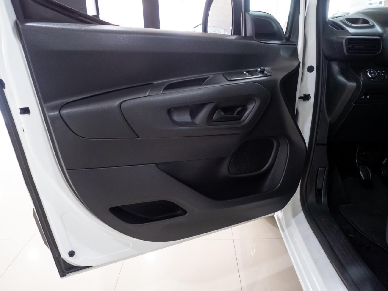 2019 Opel Combo Combo  LIFE 1.5 TD 75kW (100CV) S/S Expression L coche de segunda mano