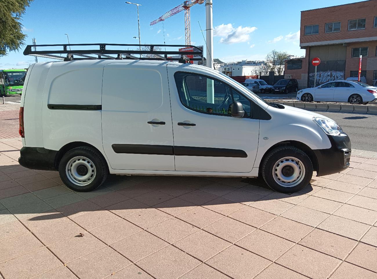 2019 Peugeot Partner Partner  Confort PackL2 BlueHDi furgón (100CV) coche de segunda mano