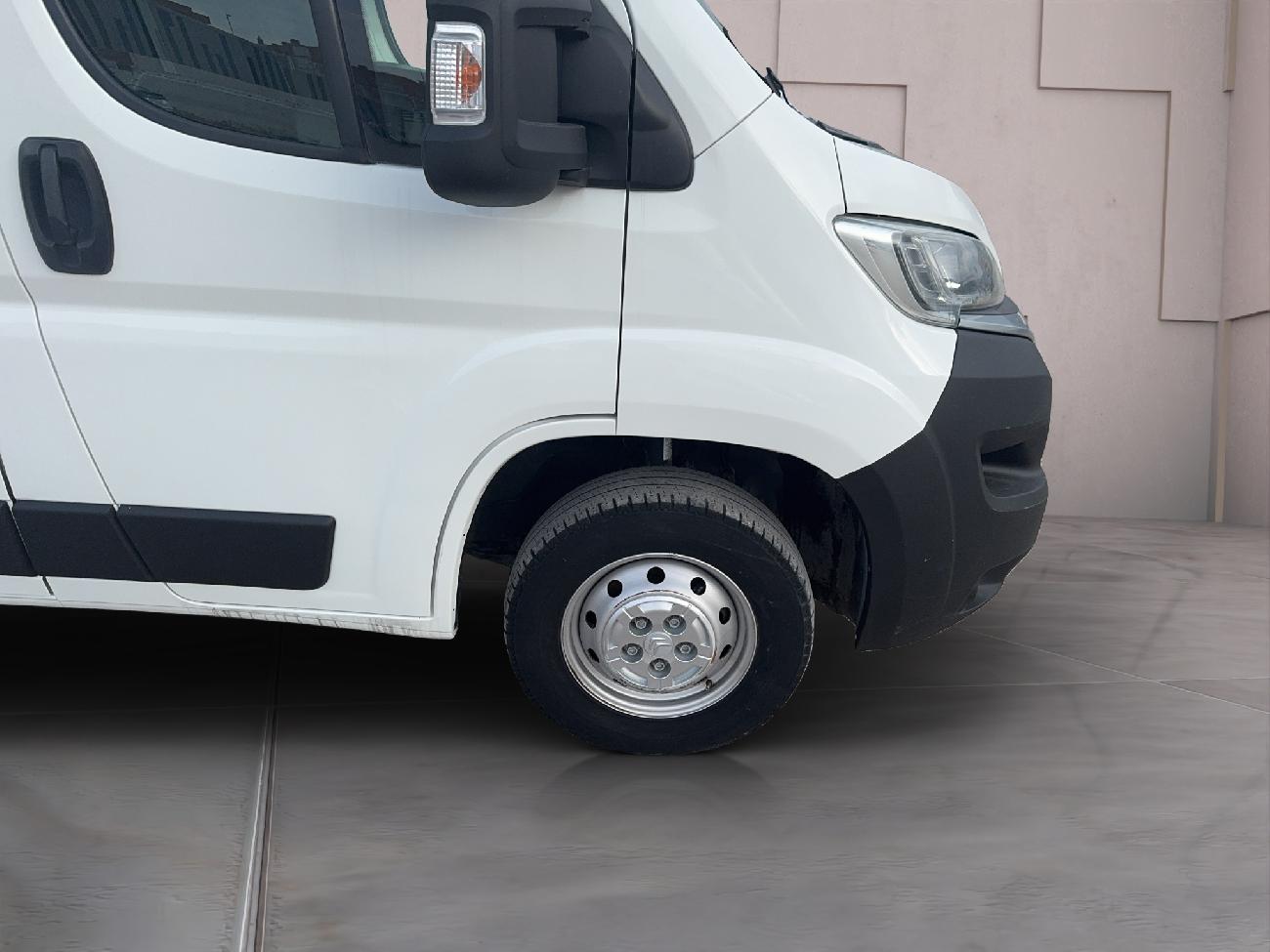 2018 Citroën Jumper Jumper BlueHDi 96KW (130CV) Furgón 35L3H2 coche de segunda mano