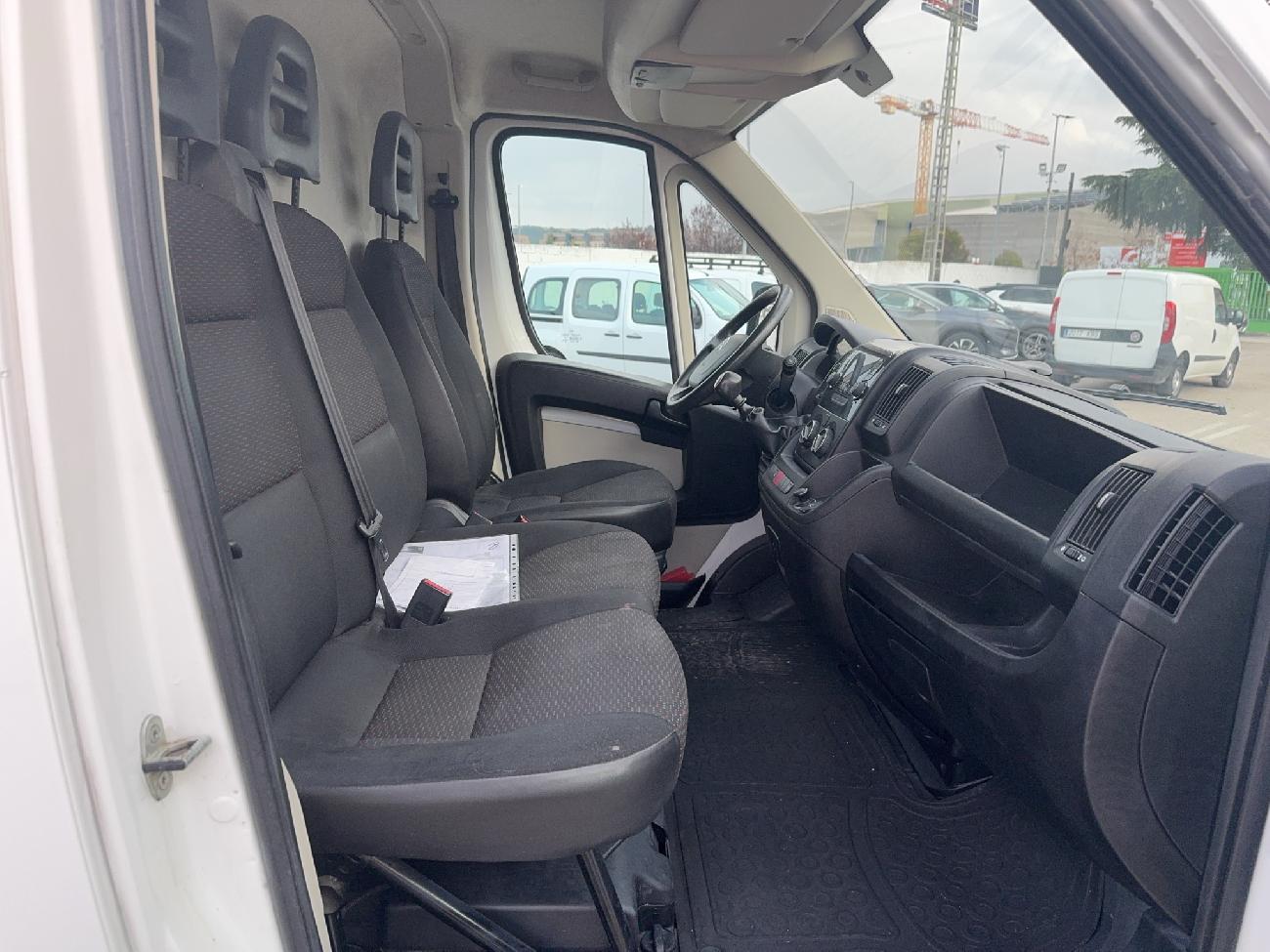 2018 Citroën Jumper Jumper BlueHDi 96KW (130CV) Furgón 35L3H2 coche de segunda mano