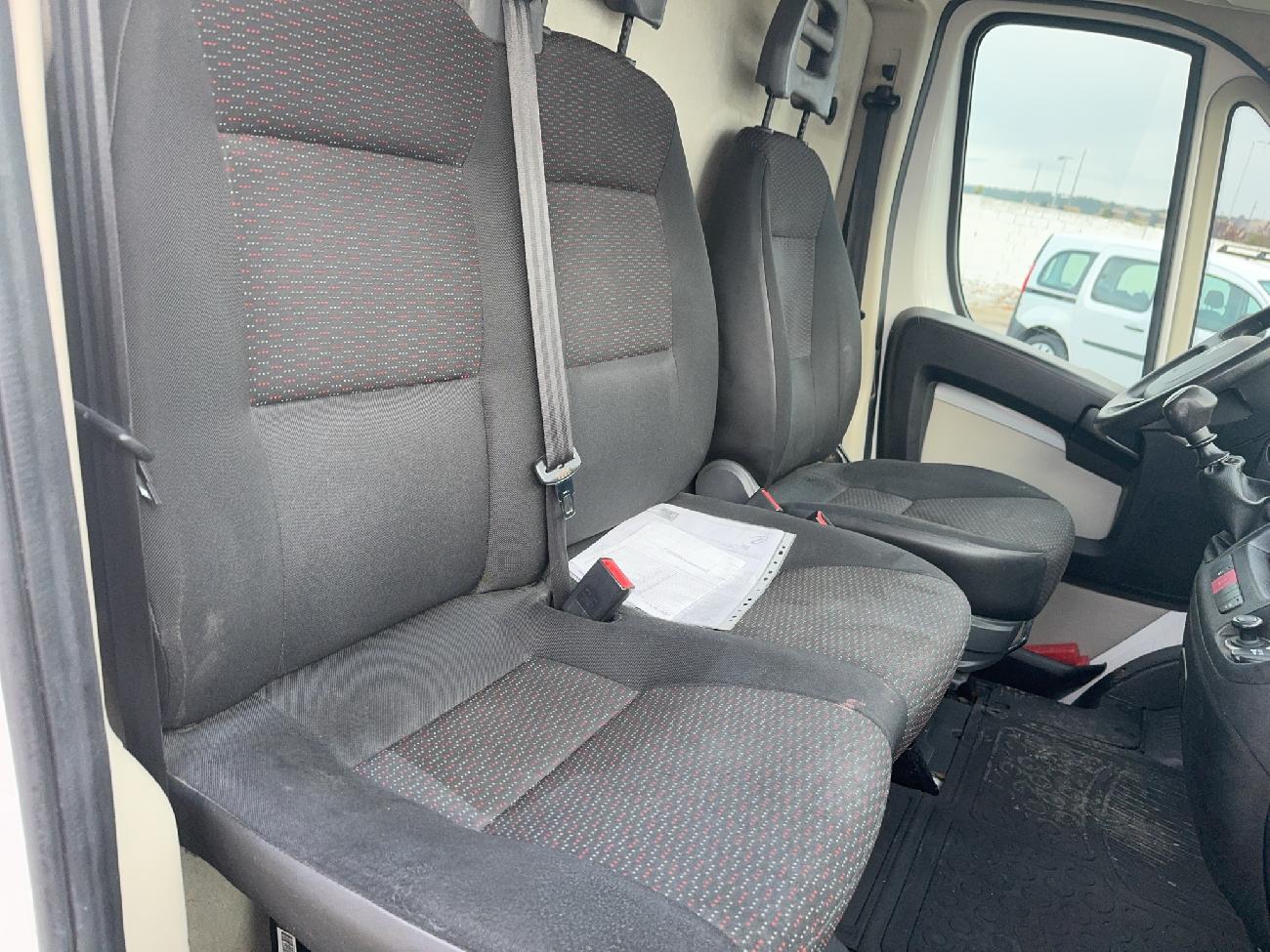 2018 Citroën Jumper Jumper BlueHDi 96KW (130CV) Furgón 35L3H2 coche de segunda mano