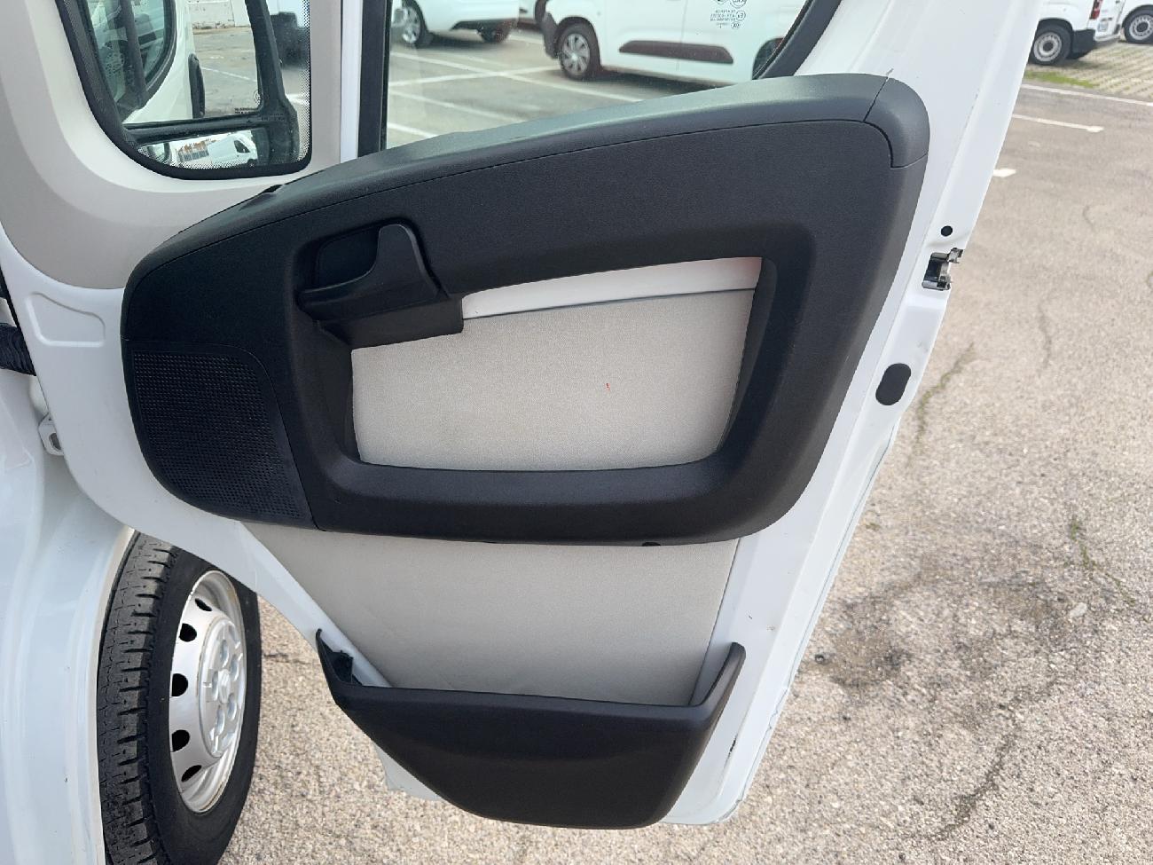 2018 Citroën Jumper Jumper BlueHDi 96KW (130CV) Furgón 35L3H2 coche de segunda mano