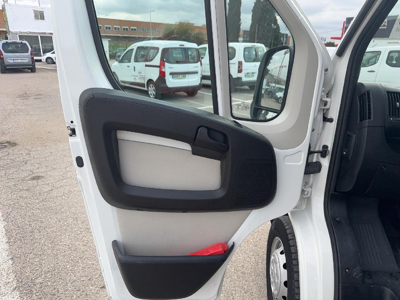 2018 Citroën Jumper Jumper BlueHDi 96KW (130CV) Furgón 35L3H2 coche de segunda mano