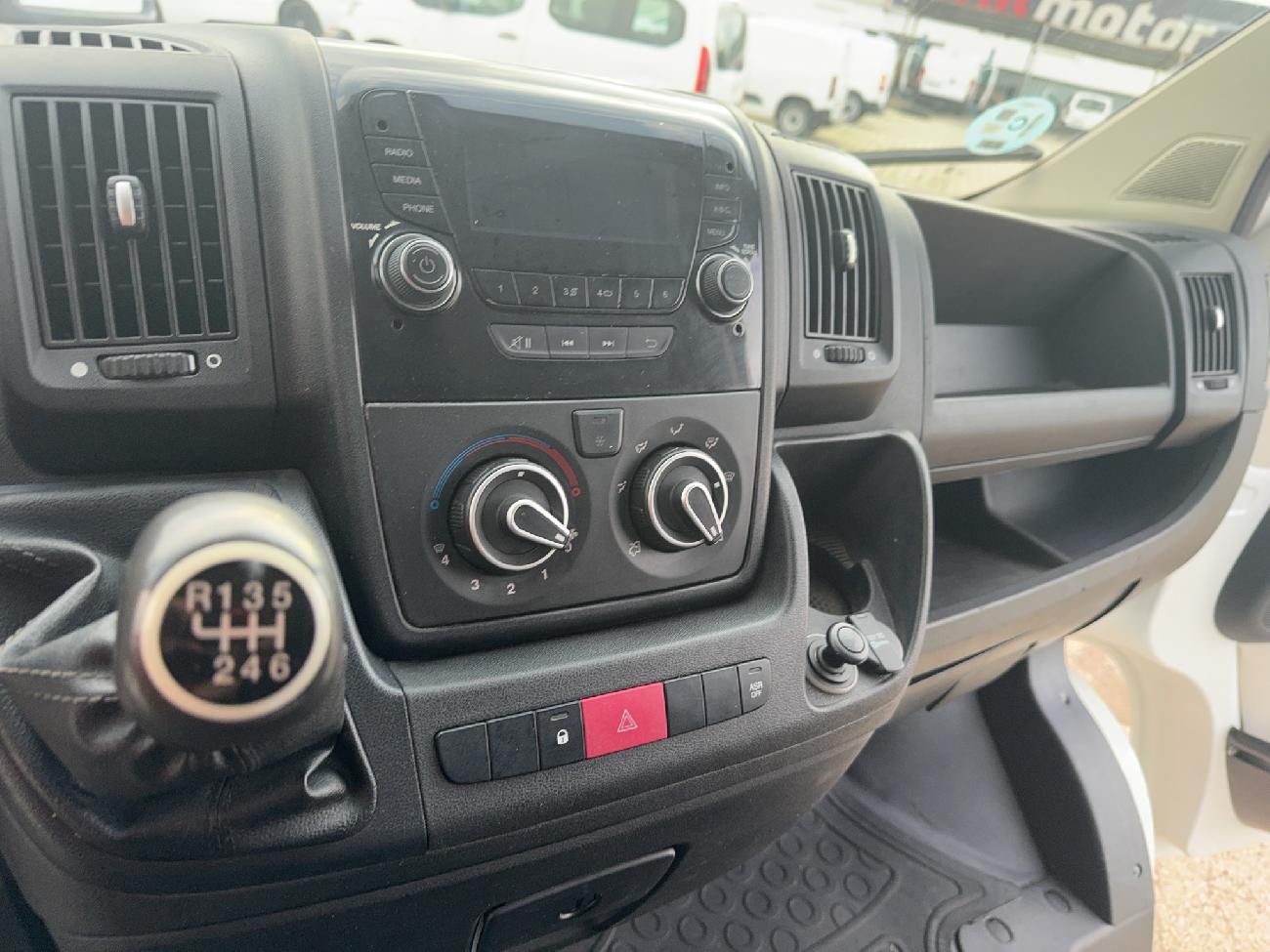 2018 Citroën Jumper Jumper BlueHDi 96KW (130CV) Furgón 35L3H2 coche de segunda mano