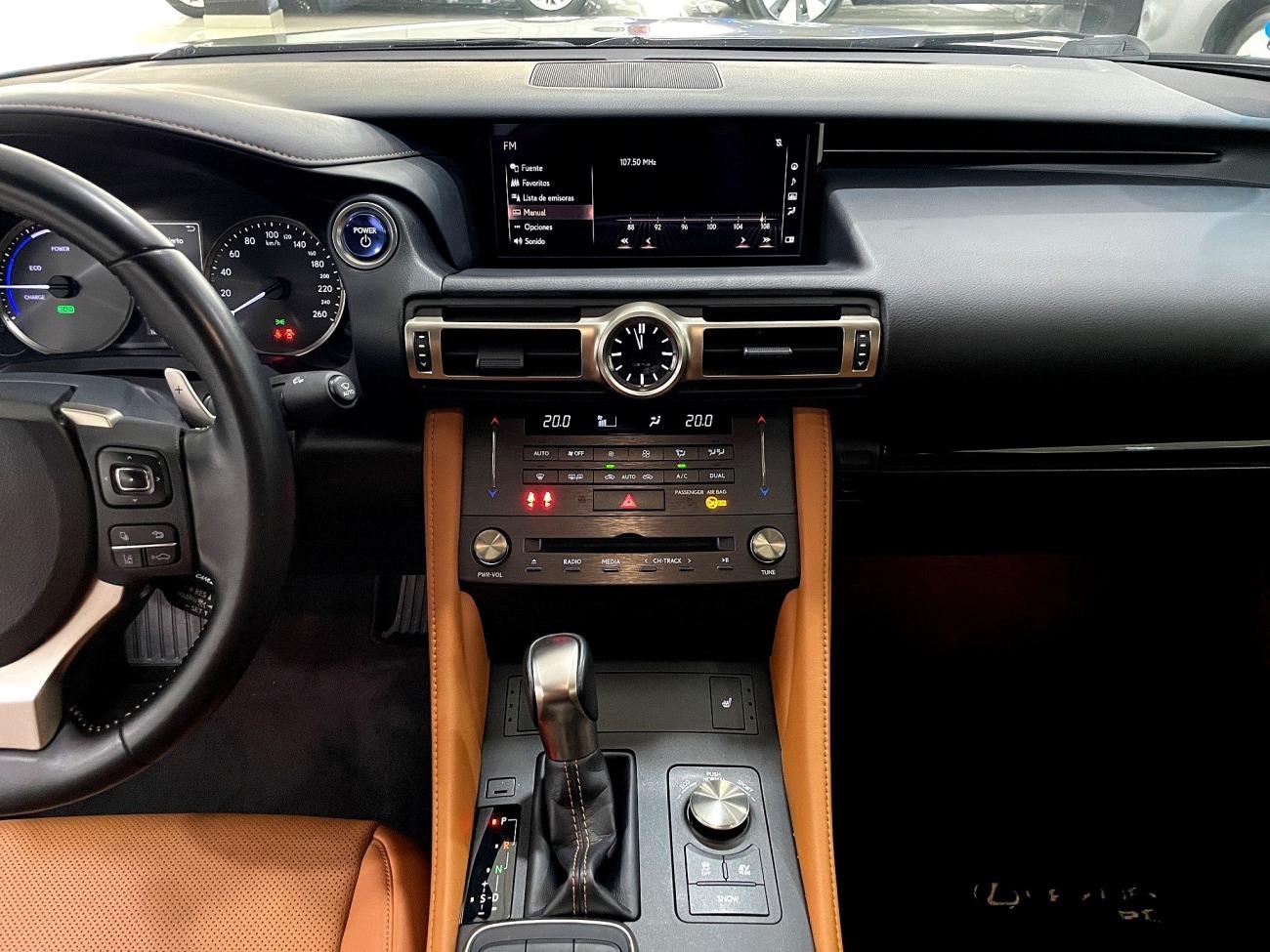 2020 Lexus RC RC 2.5 300h Executive Navigation coche de segunda mano