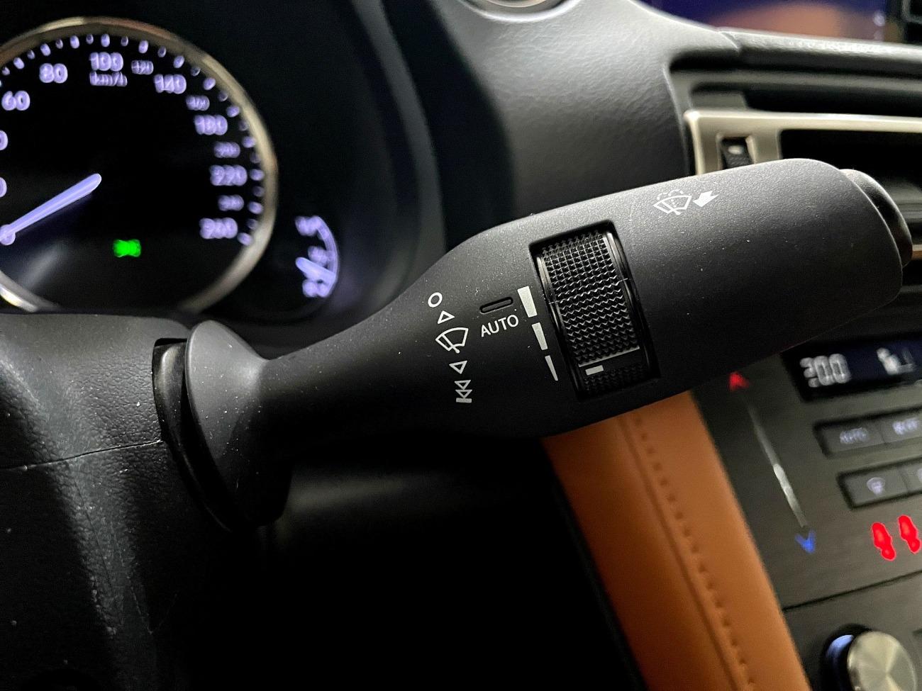 2020 Lexus RC RC 2.5 300h Executive Navigation coche de segunda mano