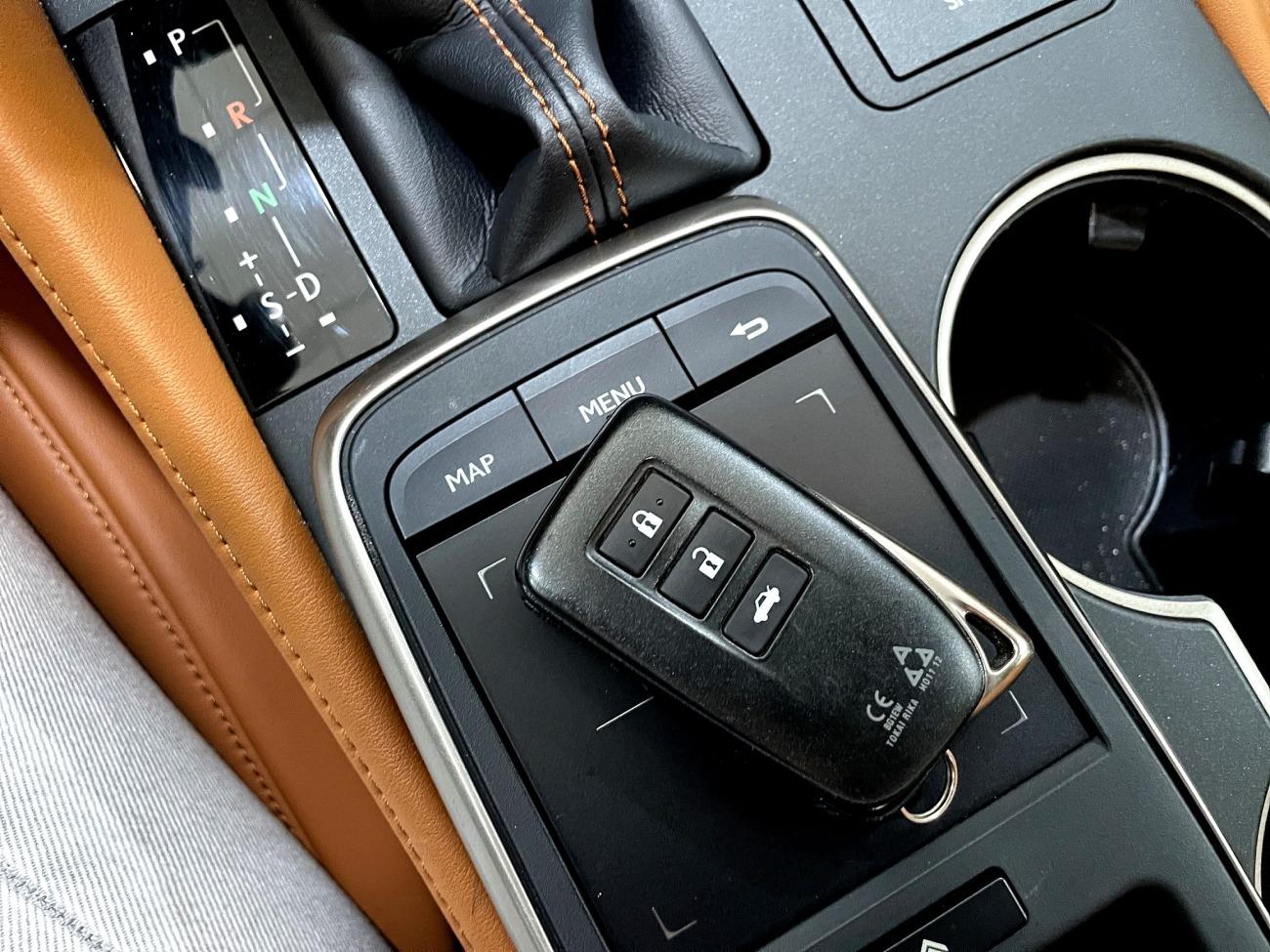 2020 Lexus RC RC 2.5 300h Executive Navigation coche de segunda mano