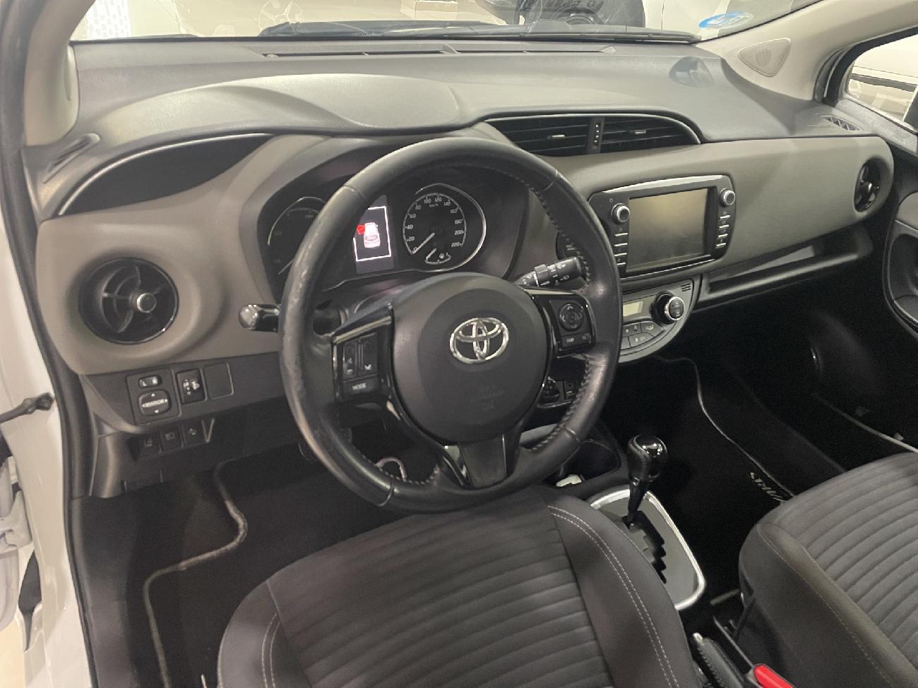 2018 Toyota Yaris Yaris 1.5 Hybrid Active 100CV coche de segunda mano
