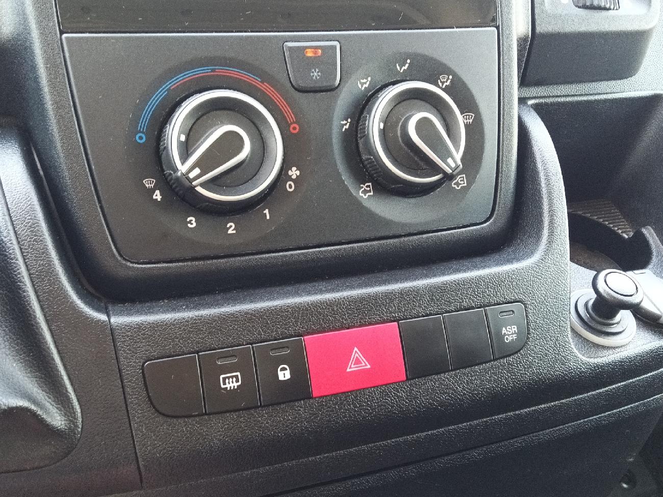 2020 Citroën Jumper Jumper BlueHDi 96KW (130CV) Furgón 33L2H2 coche de segunda mano