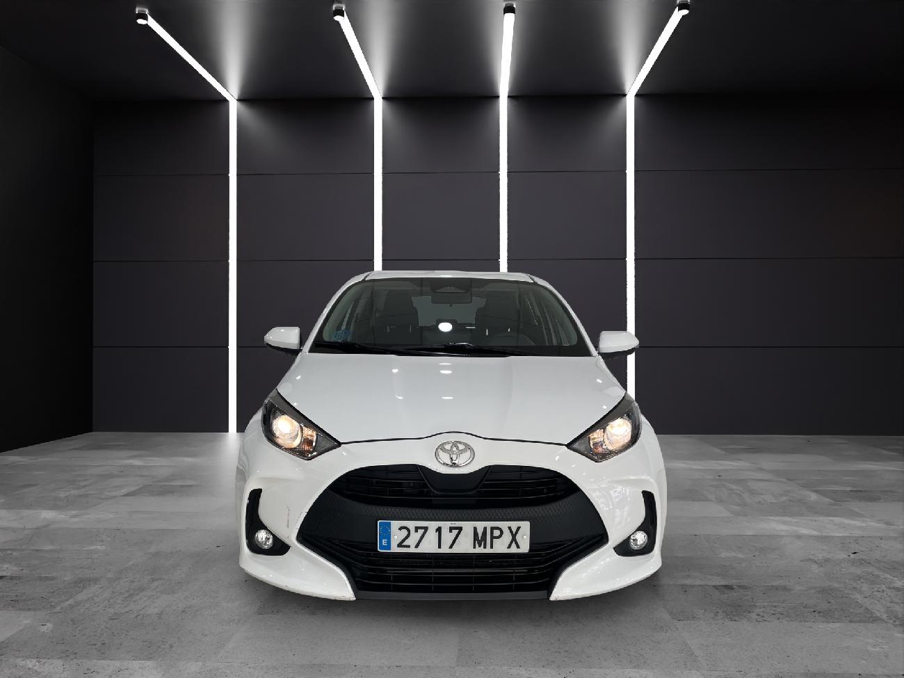 2024 Toyota Yaris Yaris 1.5 120H Business Plus coche de segunda mano