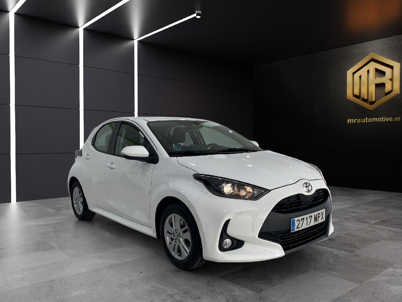 2024 Toyota Yaris Yaris 1.5 120H Business Plus coche de segunda mano