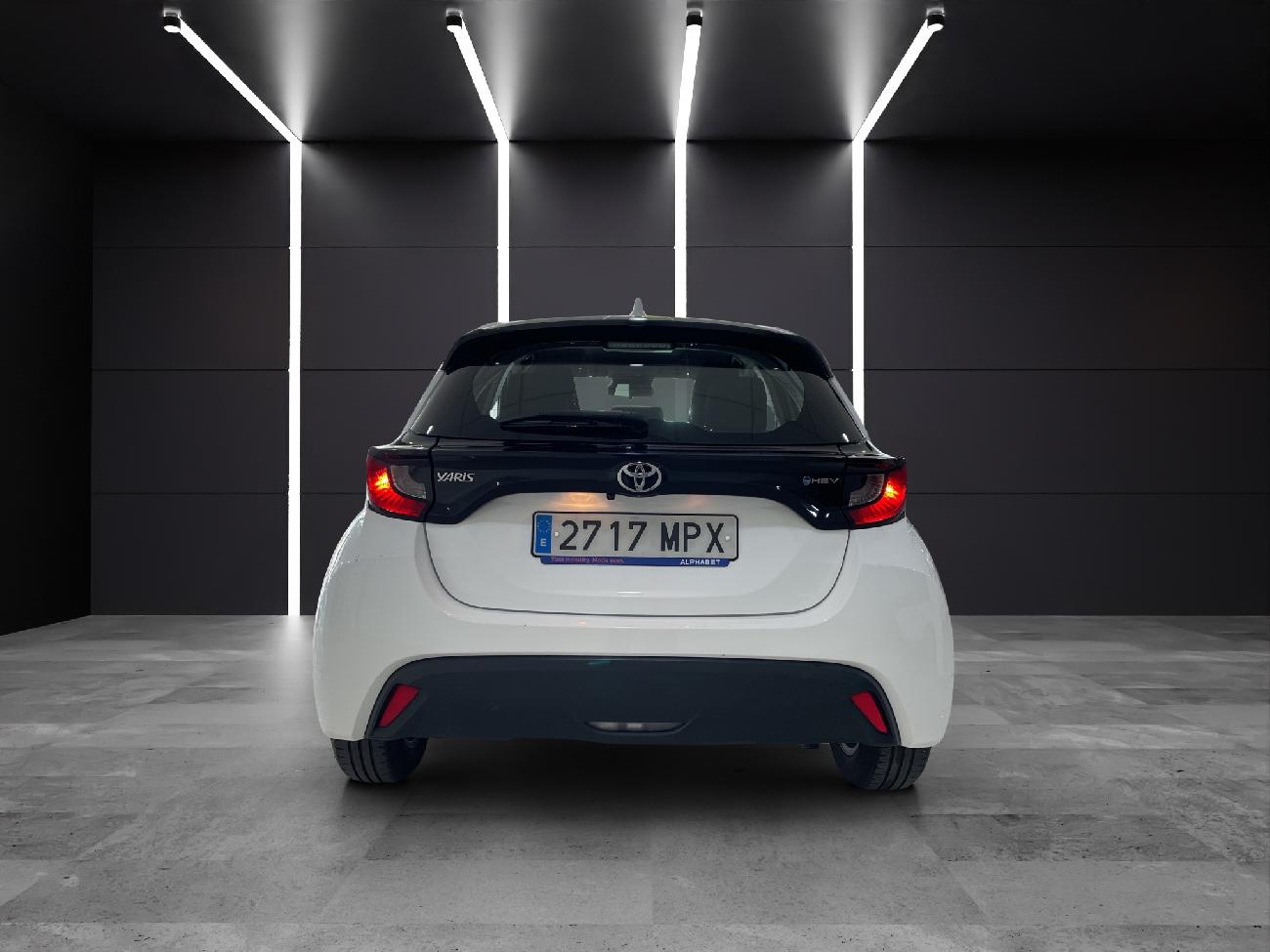 2024 Toyota Yaris Yaris 1.5 120H Business Plus coche de segunda mano
