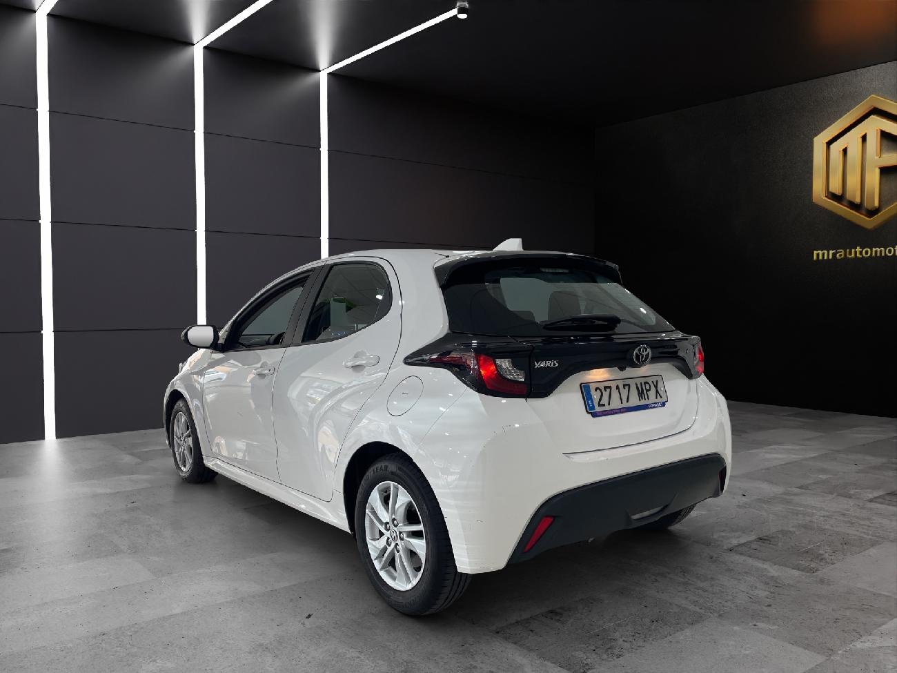 2024 Toyota Yaris Yaris 1.5 120H Business Plus coche de segunda mano