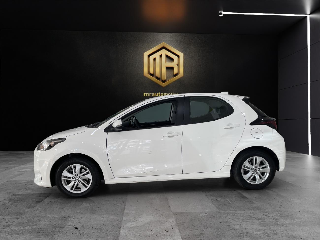 2024 Toyota Yaris Yaris 1.5 120H Business Plus coche de segunda mano