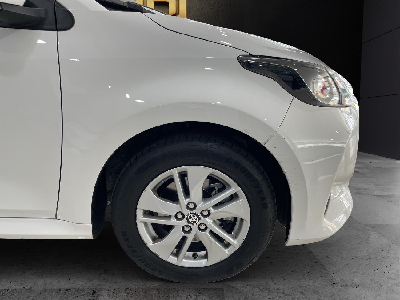 2024 Toyota Yaris Yaris 1.5 120H Business Plus coche de segunda mano