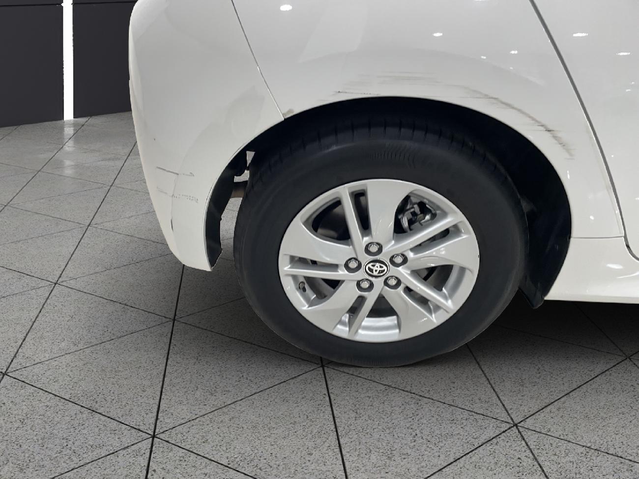2024 Toyota Yaris Yaris 1.5 120H Business Plus coche de segunda mano