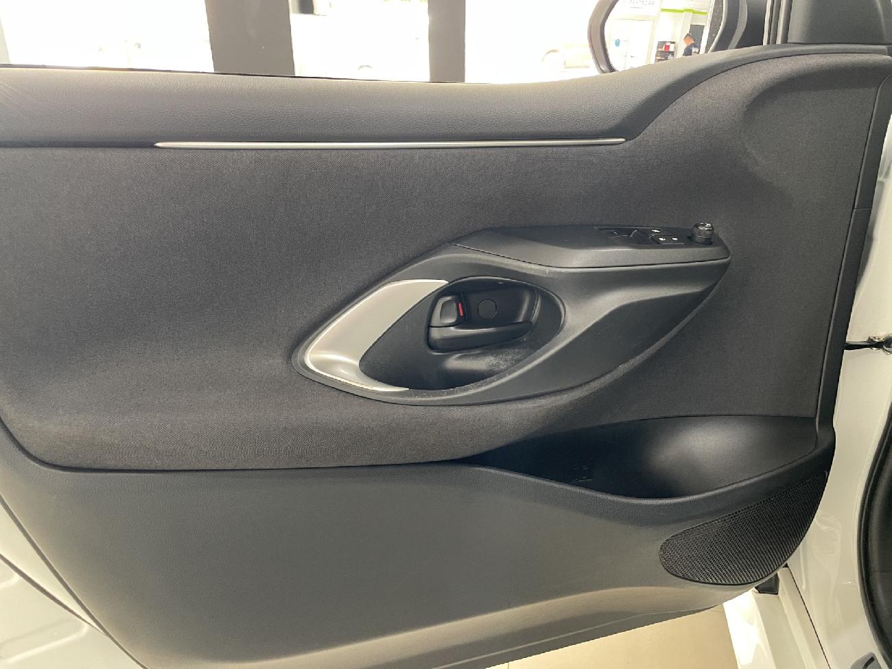 2024 Toyota Yaris Yaris 1.5 120H Business Plus coche de segunda mano