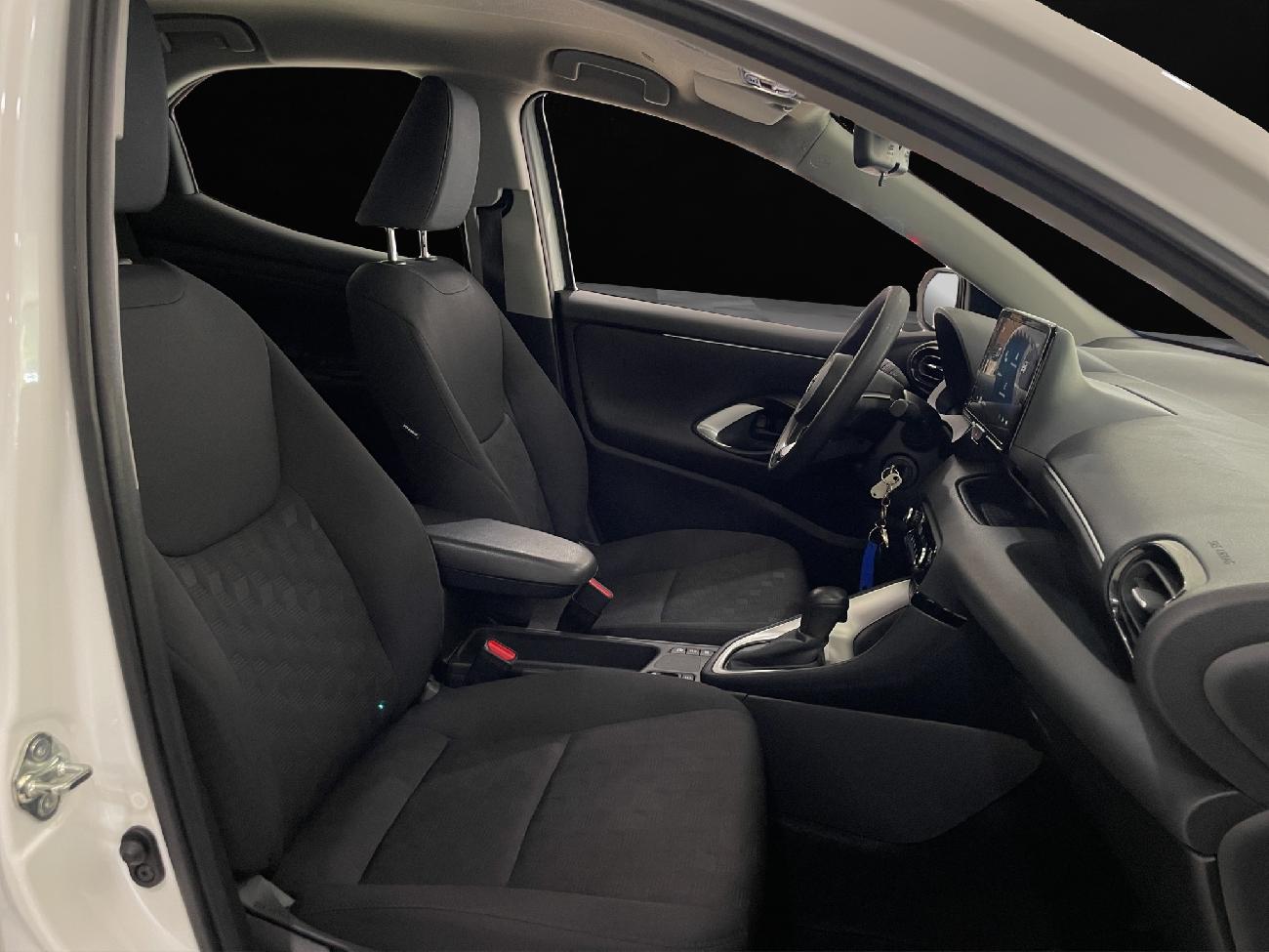 2024 Toyota Yaris Yaris 1.5 120H Business Plus coche de segunda mano