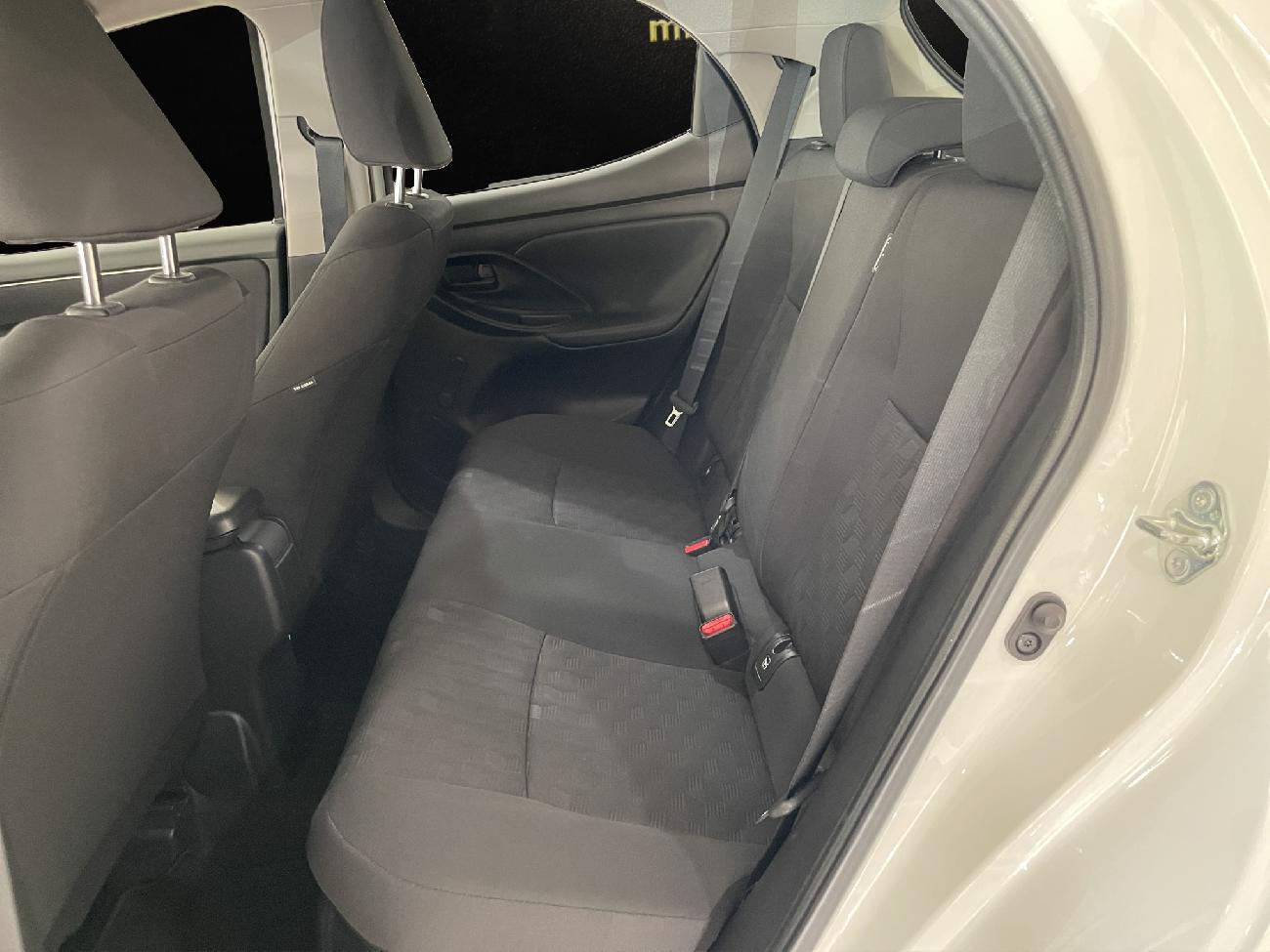 2024 Toyota Yaris Yaris 1.5 120H Business Plus coche de segunda mano