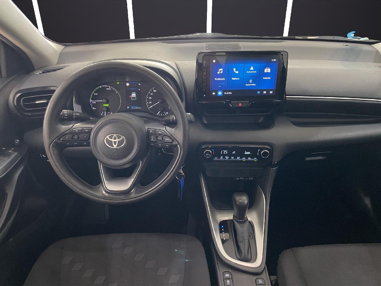 2024 Toyota Yaris Yaris 1.5 120H Business Plus coche de segunda mano