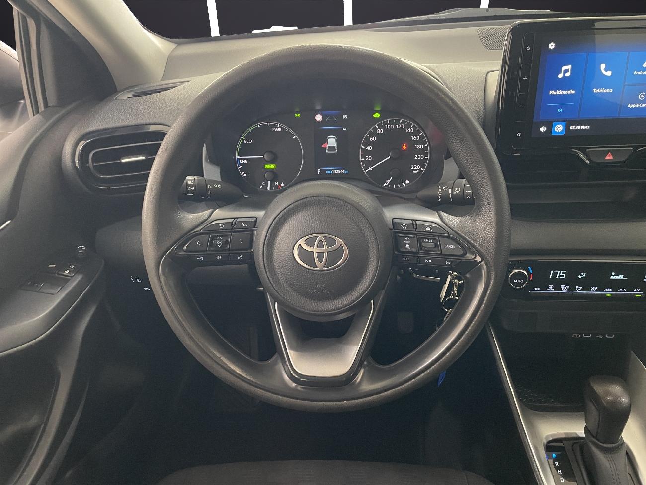 2024 Toyota Yaris Yaris 1.5 120H Business Plus coche de segunda mano
