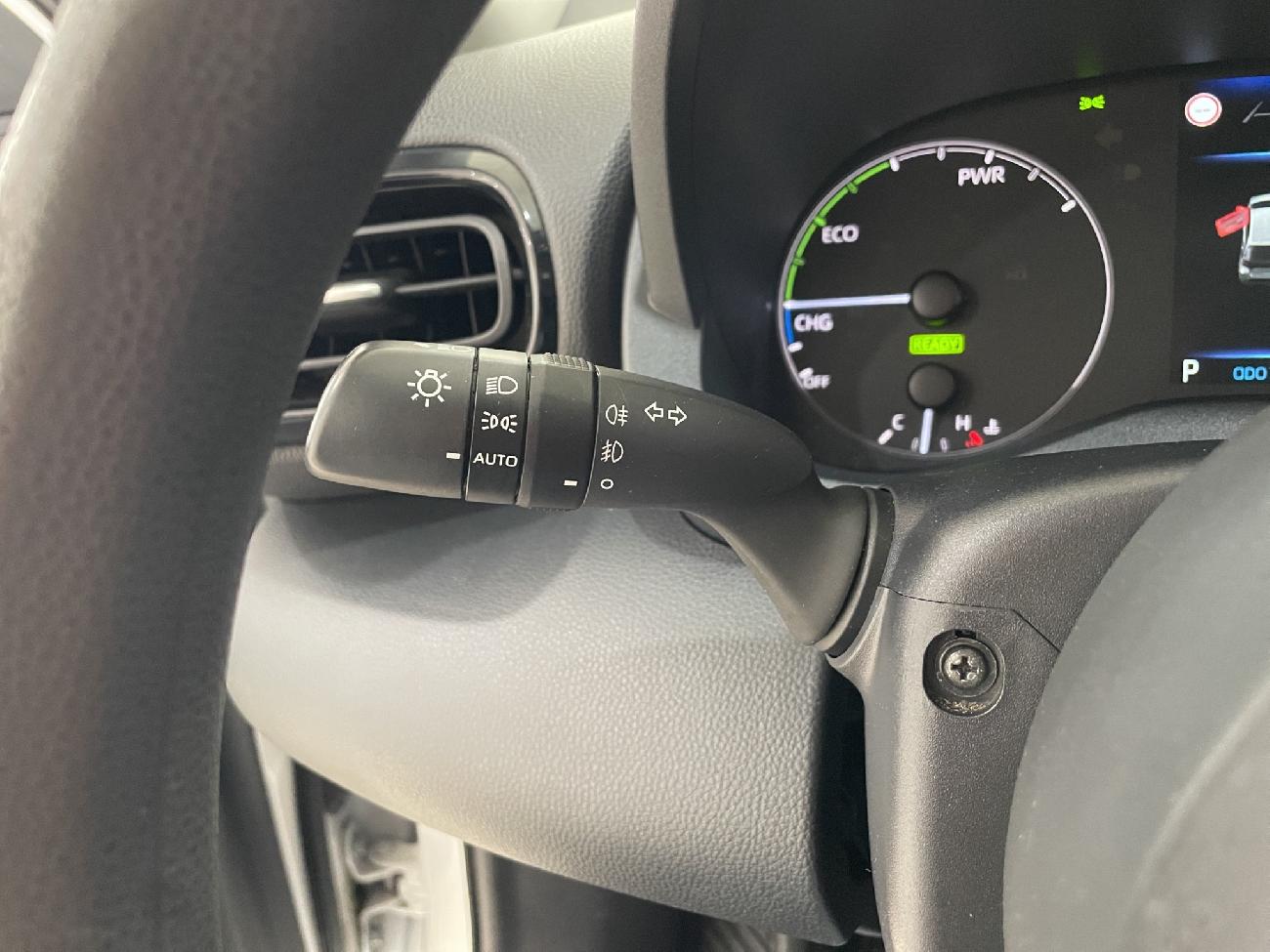 2024 Toyota Yaris Yaris 1.5 120H Business Plus coche de segunda mano