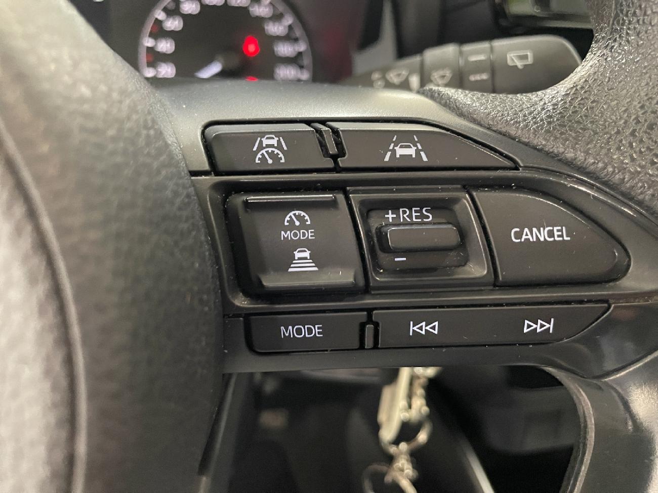 2024 Toyota Yaris Yaris 1.5 120H Business Plus coche de segunda mano