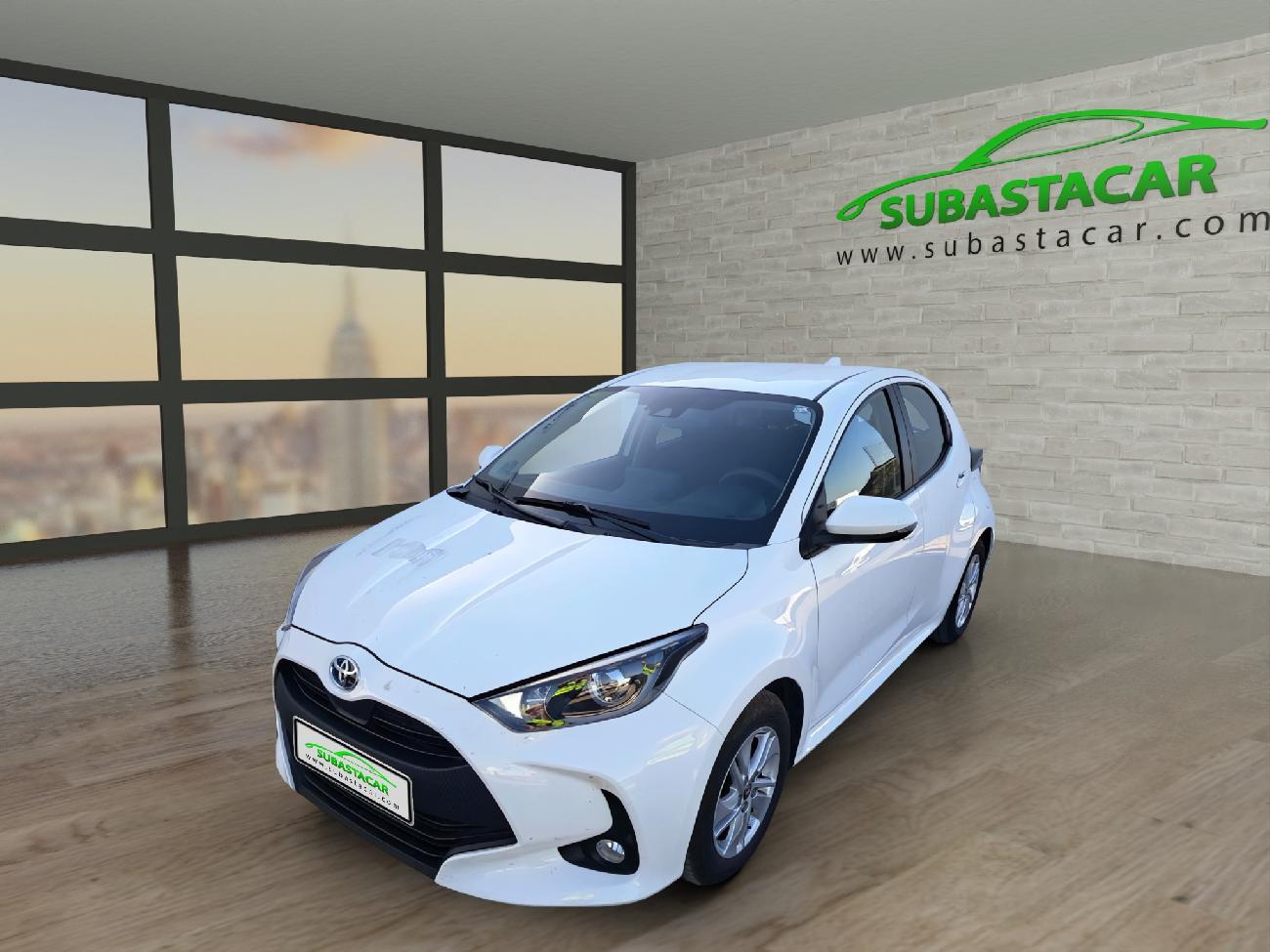 2022 Toyota Yaris Yaris 1.5 120H Business Plus coche de segunda mano