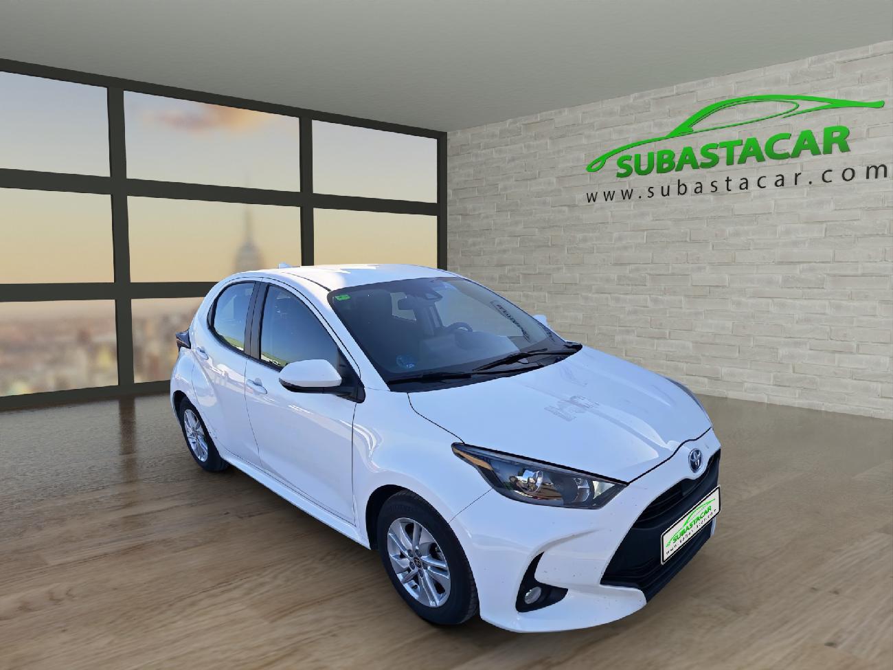 2022 Toyota Yaris Yaris 1.5 120H Business Plus coche de segunda mano