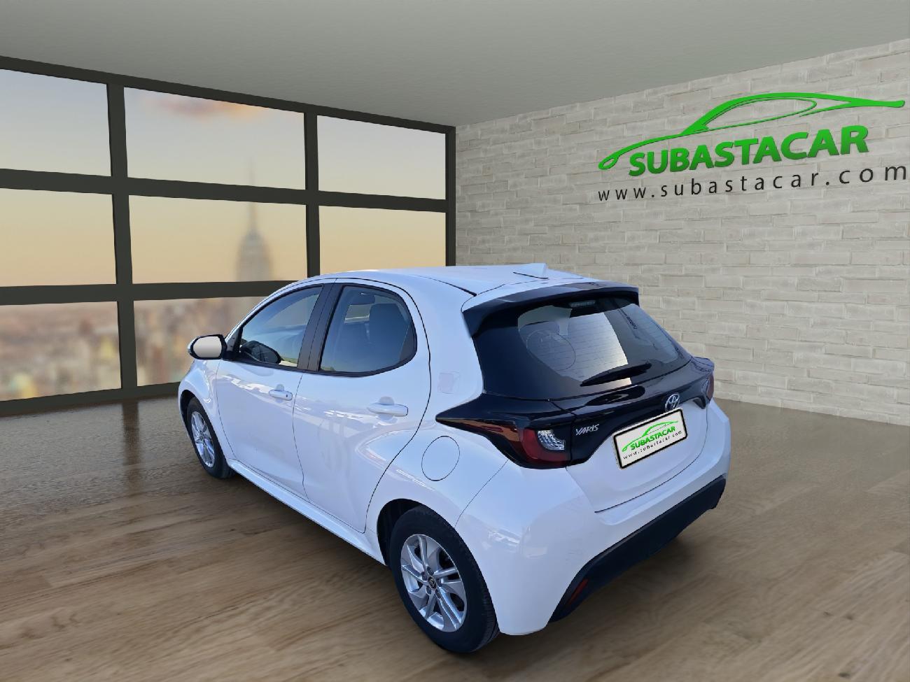 2022 Toyota Yaris Yaris 1.5 120H Business Plus coche de segunda mano