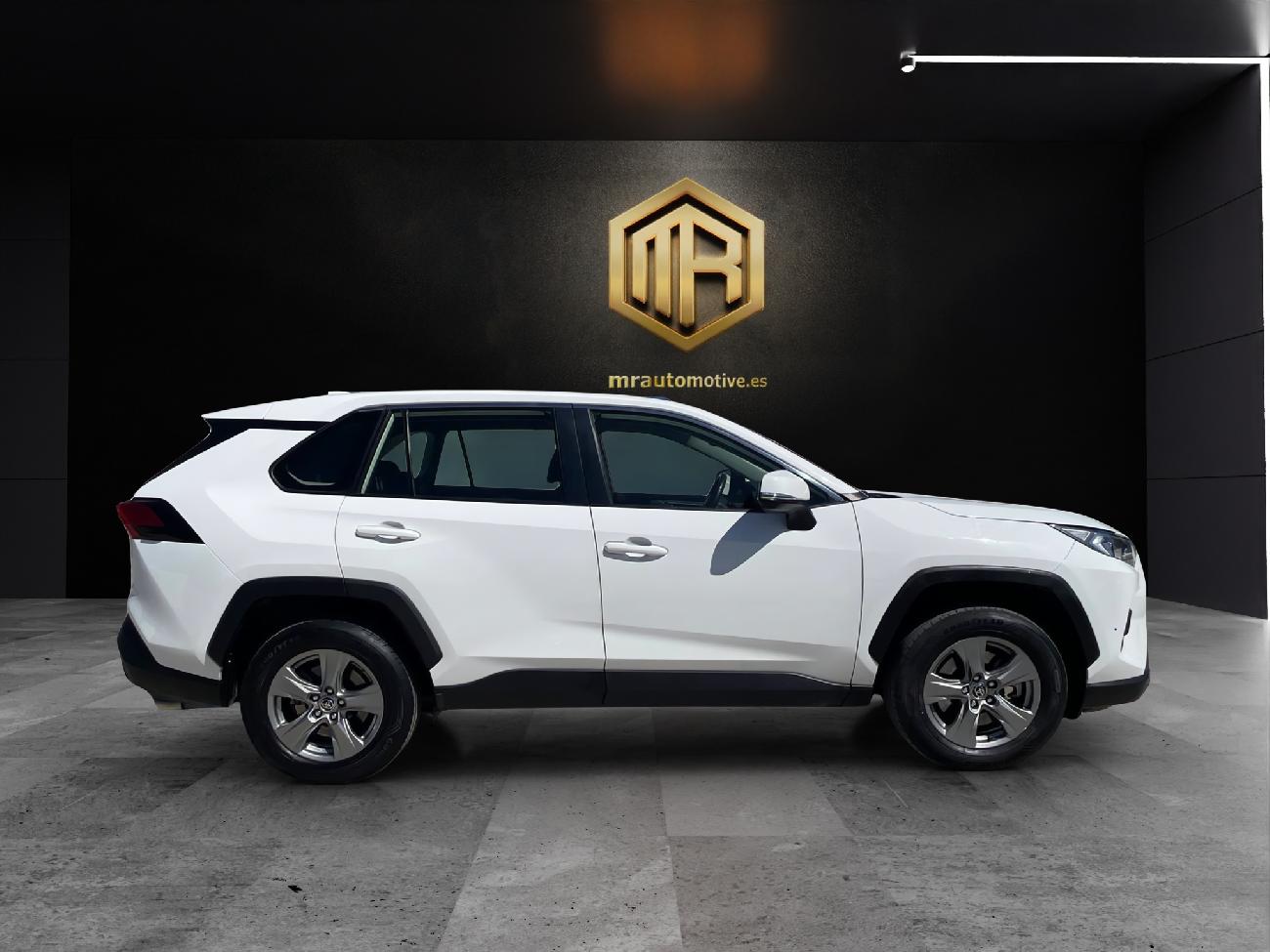 2022 Toyota RAV4 RAV4 2.5l 220H Business coche de segunda mano
