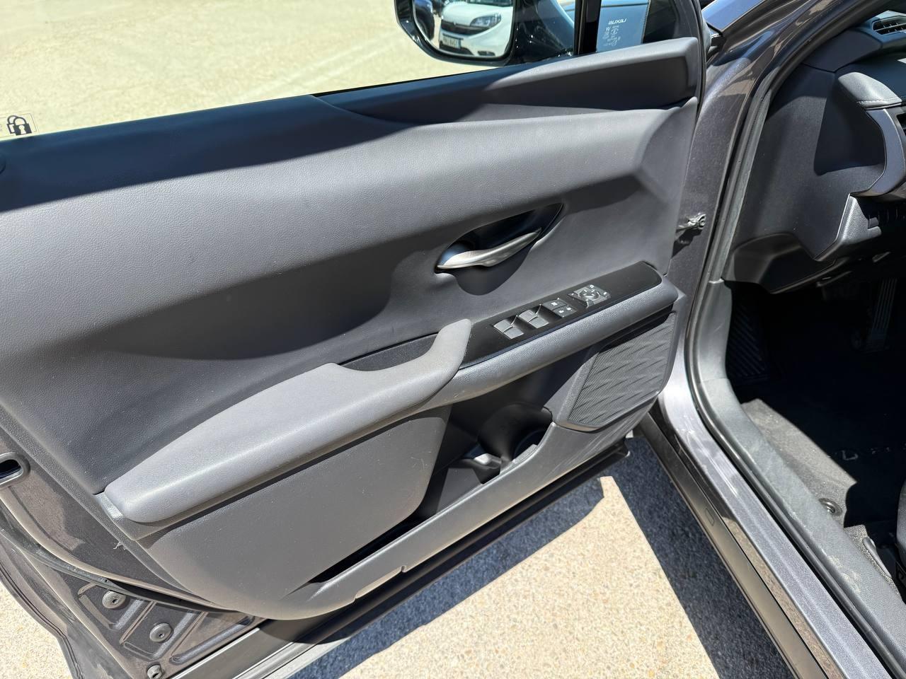 2022 Lexus UX UX 2.0 250h Business coche de segunda mano