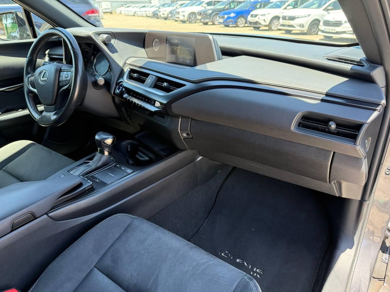 2022 Lexus UX UX 2.0 250h Business coche de segunda mano