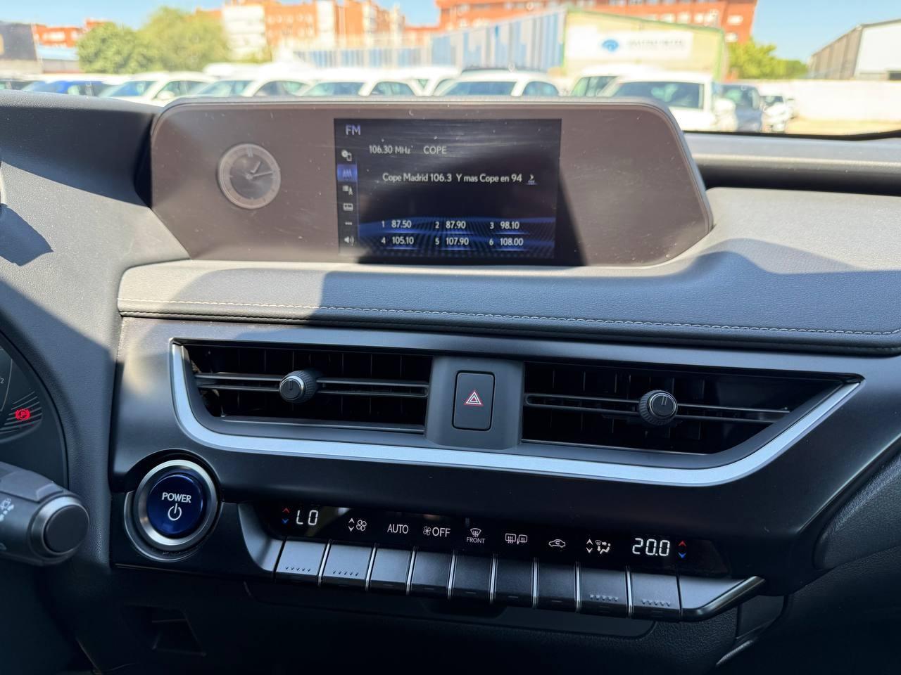 2022 Lexus UX UX 2.0 250h Business coche de segunda mano