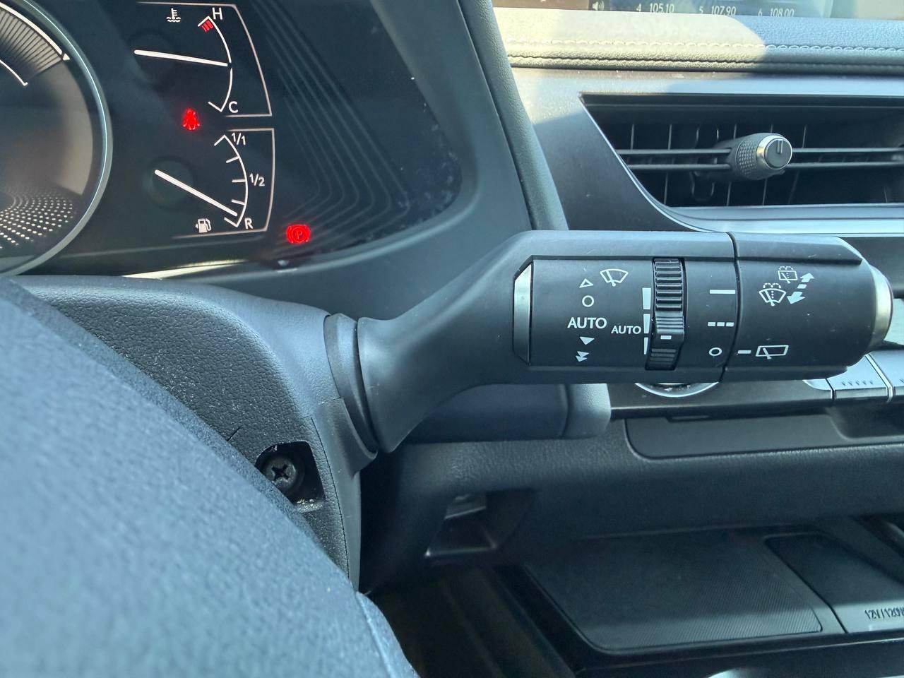 2022 Lexus UX UX 2.0 250h Business coche de segunda mano