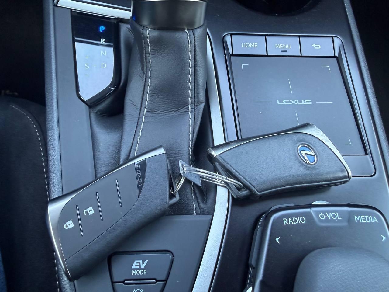 2022 Lexus UX UX 2.0 250h Business coche de segunda mano