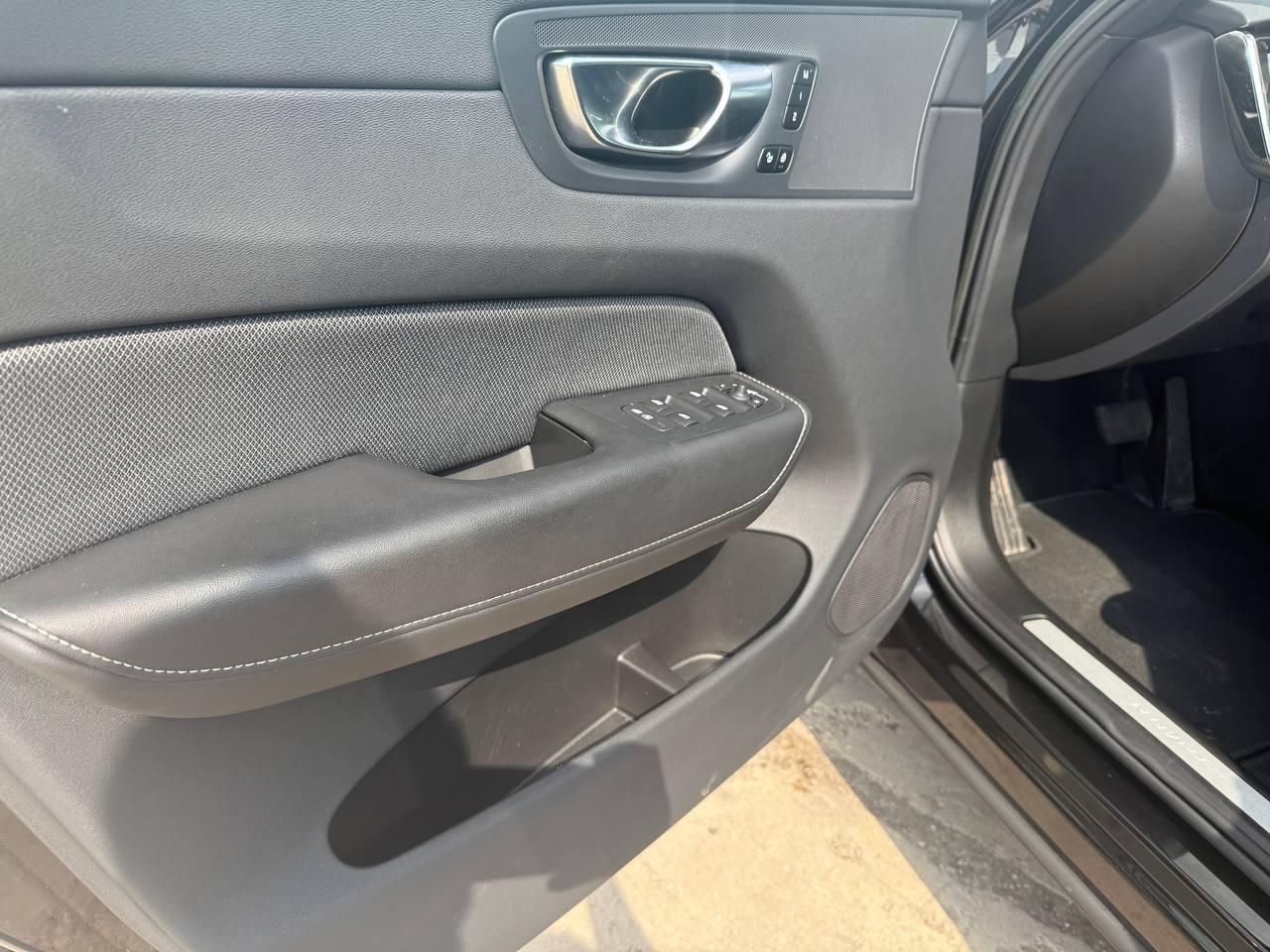 2023 Volvo XC60 XC60 2.0 T6 AWD Recharge Plus Dark Auto coche de segunda mano