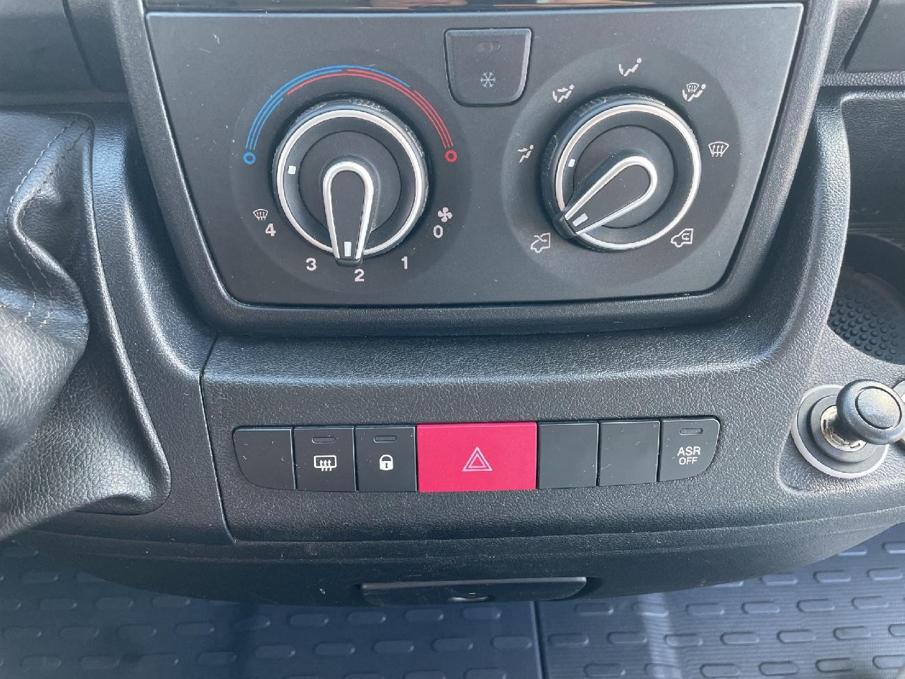 2019 Citroën Jumper Jumper Jumper BlueHDi 96KW (130CV) Furgón 35L2H2 coche de segunda mano
