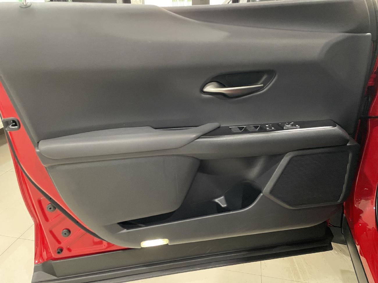2020 Lexus UX UX 2.0 250h Business coche de segunda mano