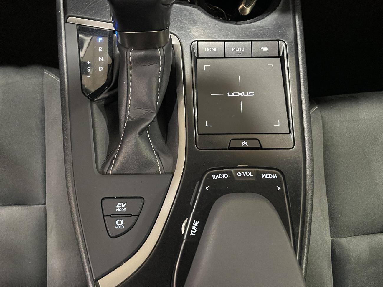 2020 Lexus UX UX 2.0 250h Business coche de segunda mano