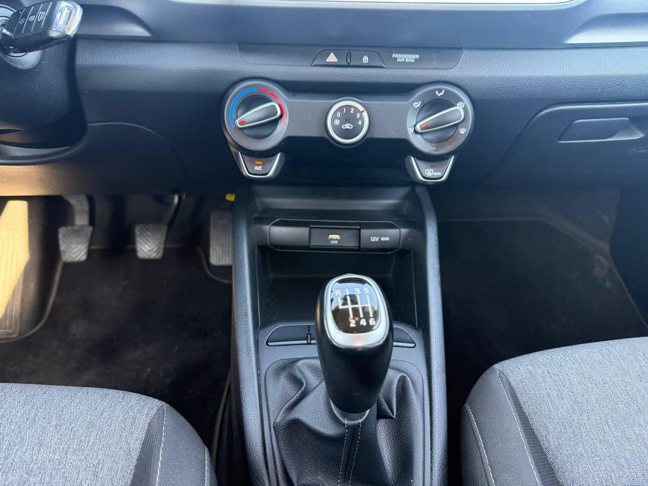 2023 KIA STONIC STONIC 1.0 T-GDi 74kW (100CV) MHEV iMT Concept coche de segunda mano