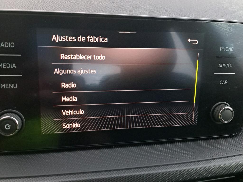 2022 Skoda Fabia Fabia 1.0 MPI 59KW (80CV) Emotion  coche de segunda mano