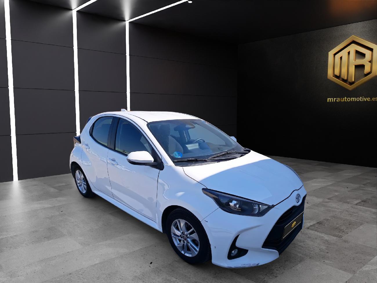 2024 Toyota Yaris Yaris 1.5 120H Business Plus coche de segunda mano