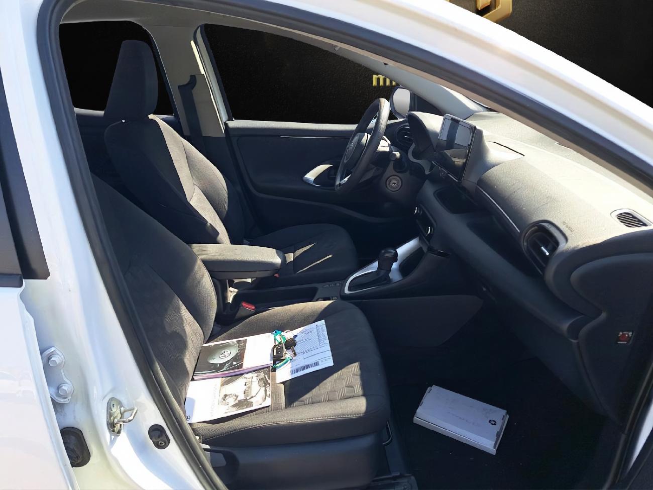 2024 Toyota Yaris Yaris 1.5 120H Business Plus coche de segunda mano