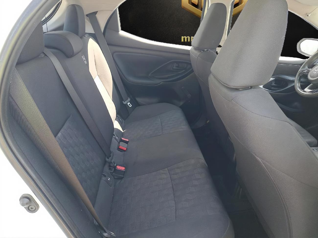 2024 Toyota Yaris Yaris 1.5 120H Business Plus coche de segunda mano