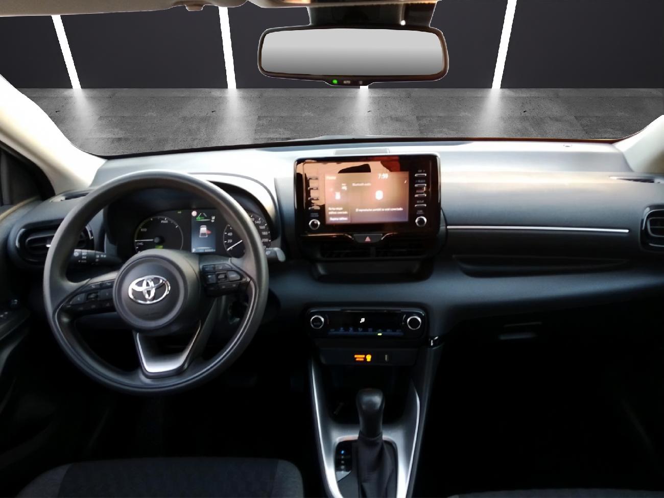 2021 Toyota Yaris Yaris 1.5 120H Business Plus coche de segunda mano