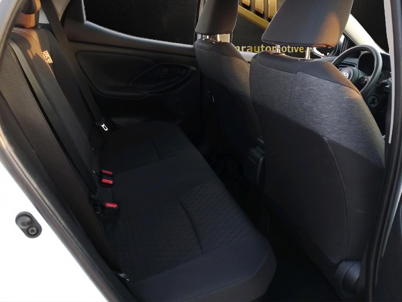 2021 Toyota Yaris Yaris 1.5 120H Business Plus coche de segunda mano