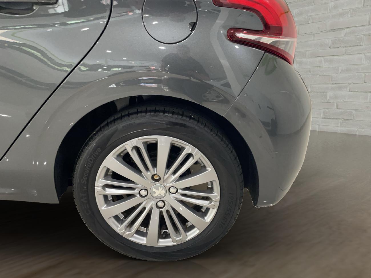 2017 Peugeot 208 208 1.6 BlueHDi Style 75 5p coche de segunda mano