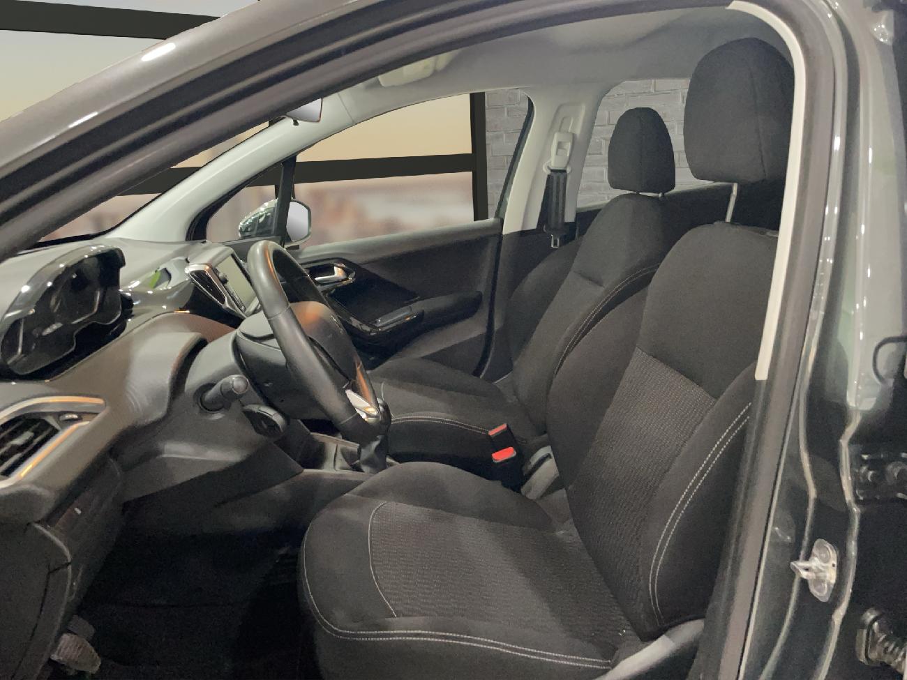 2017 Peugeot 208 208 1.6 BlueHDi Style 75 5p coche de segunda mano