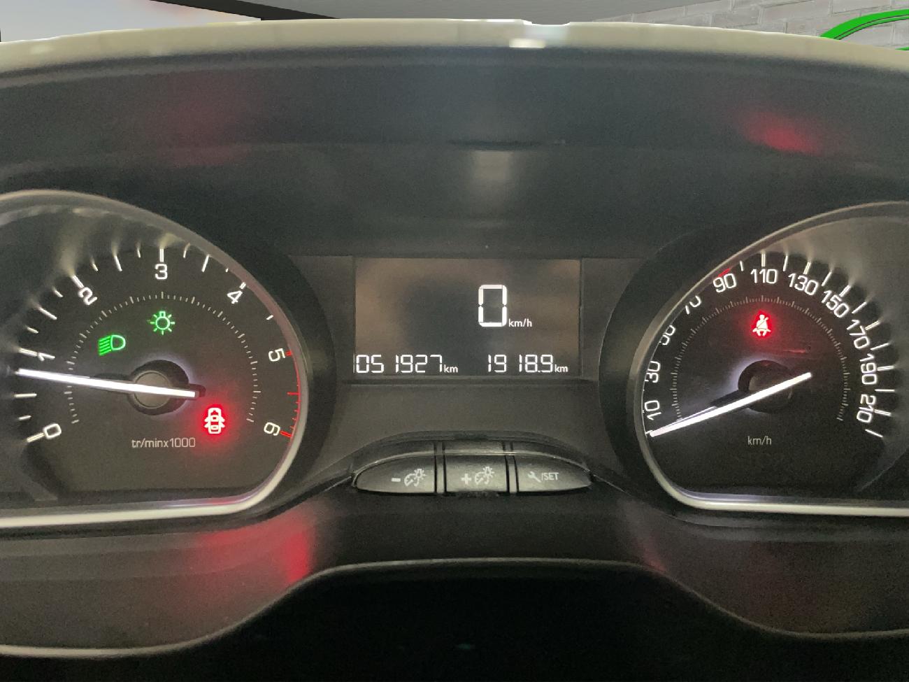 2017 Peugeot 208 208 1.6 BlueHDi Style 75 5p coche de segunda mano